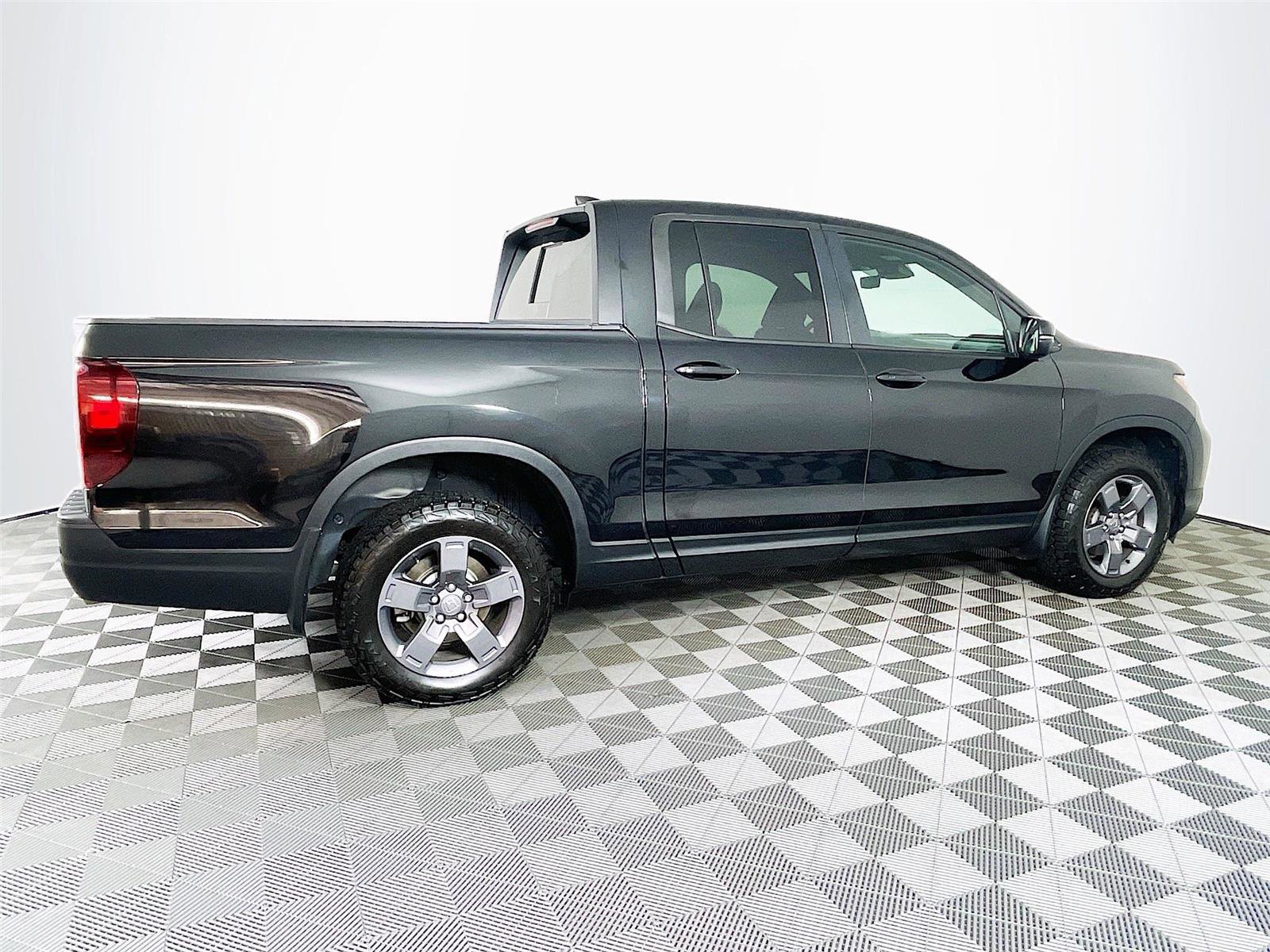 Used 2025 Honda Ridgeline TrailSport image 12