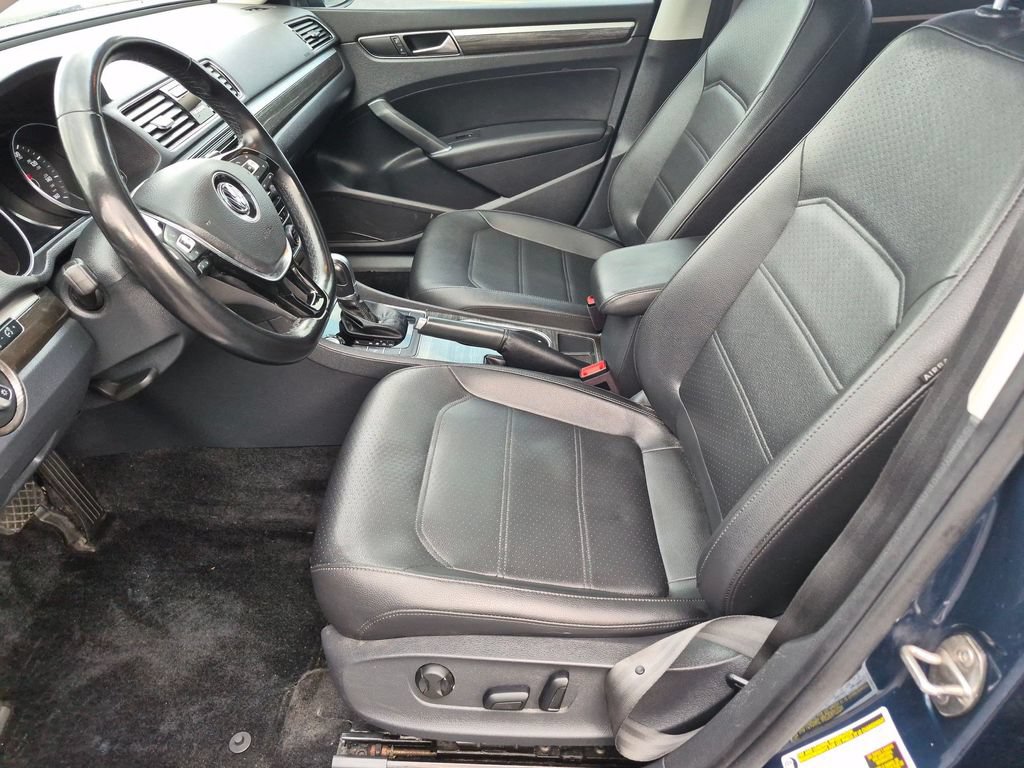 Used 2018 Volkswagen Passat 2.0T SE FWD image 10