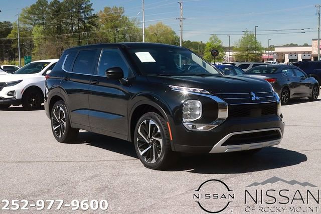 Used 2024 Mitsubishi Outlander SE image 1