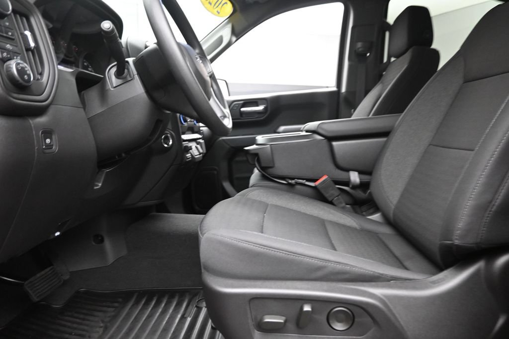 Used 2025 Chevrolet Silverado 1500 Custom Trail Boss AWD/4WD image 16