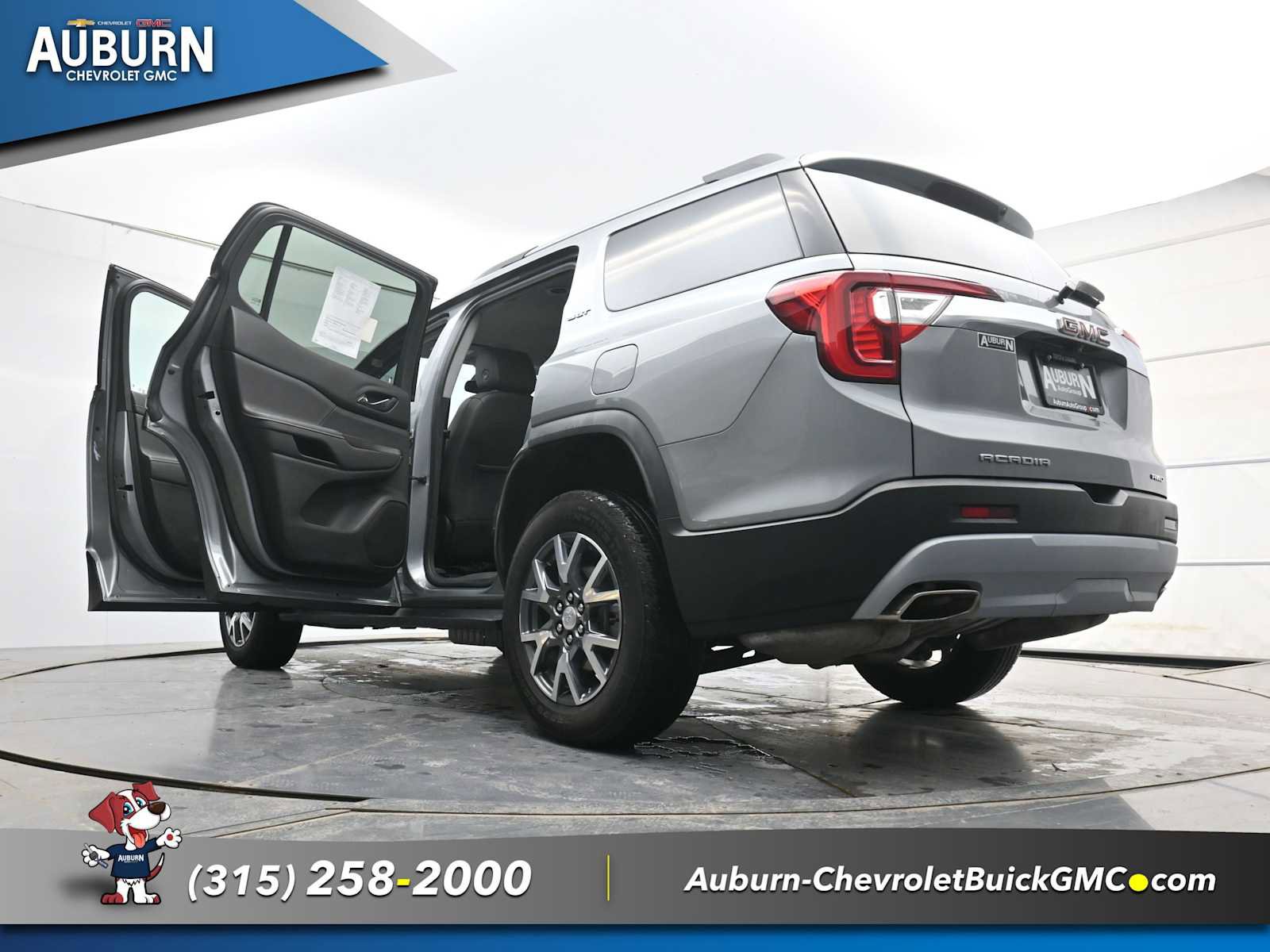 Used 2023 GMC Acadia SLT image 36