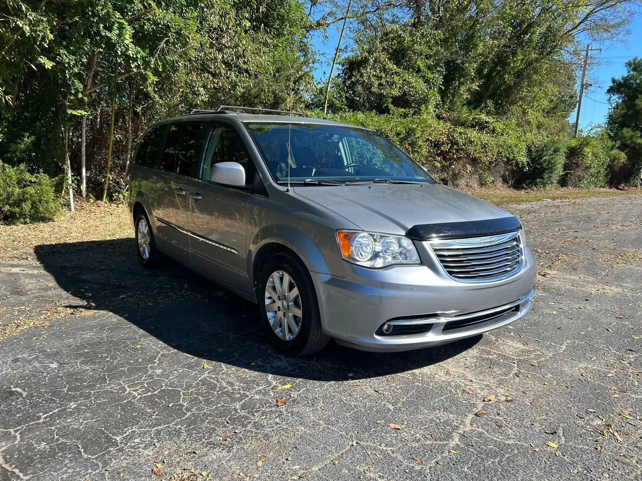 Used 2016 Chrysler Town & Country Touring image 5