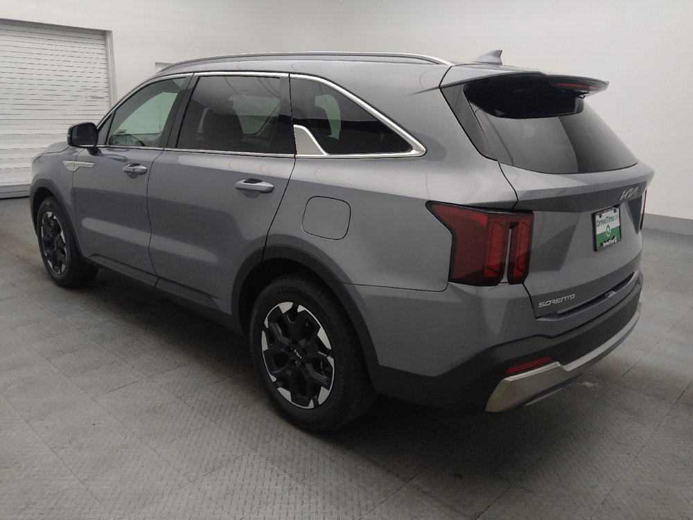 Used 2024 Kia Sorento S image 5