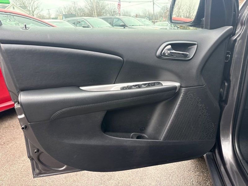 Used 2019 Dodge Journey SE w/ Blacktop Package image 9