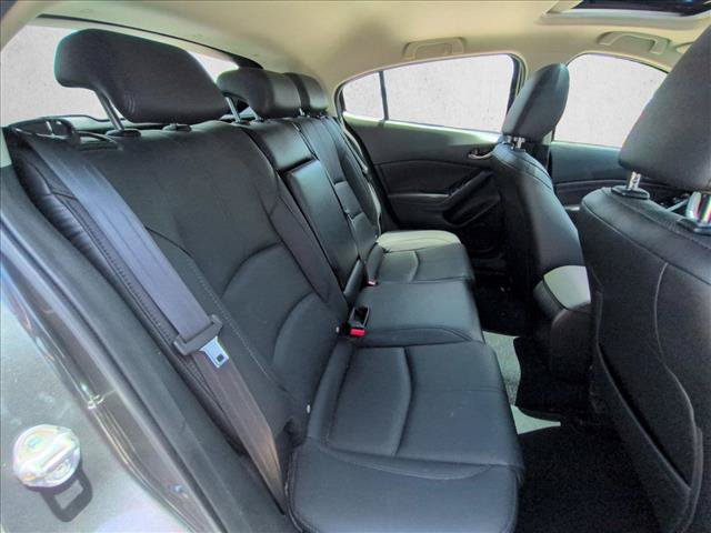 Used 2018 MAZDA MAZDA3 Grand Touring w/ Premium Equipment Package FWD image 18