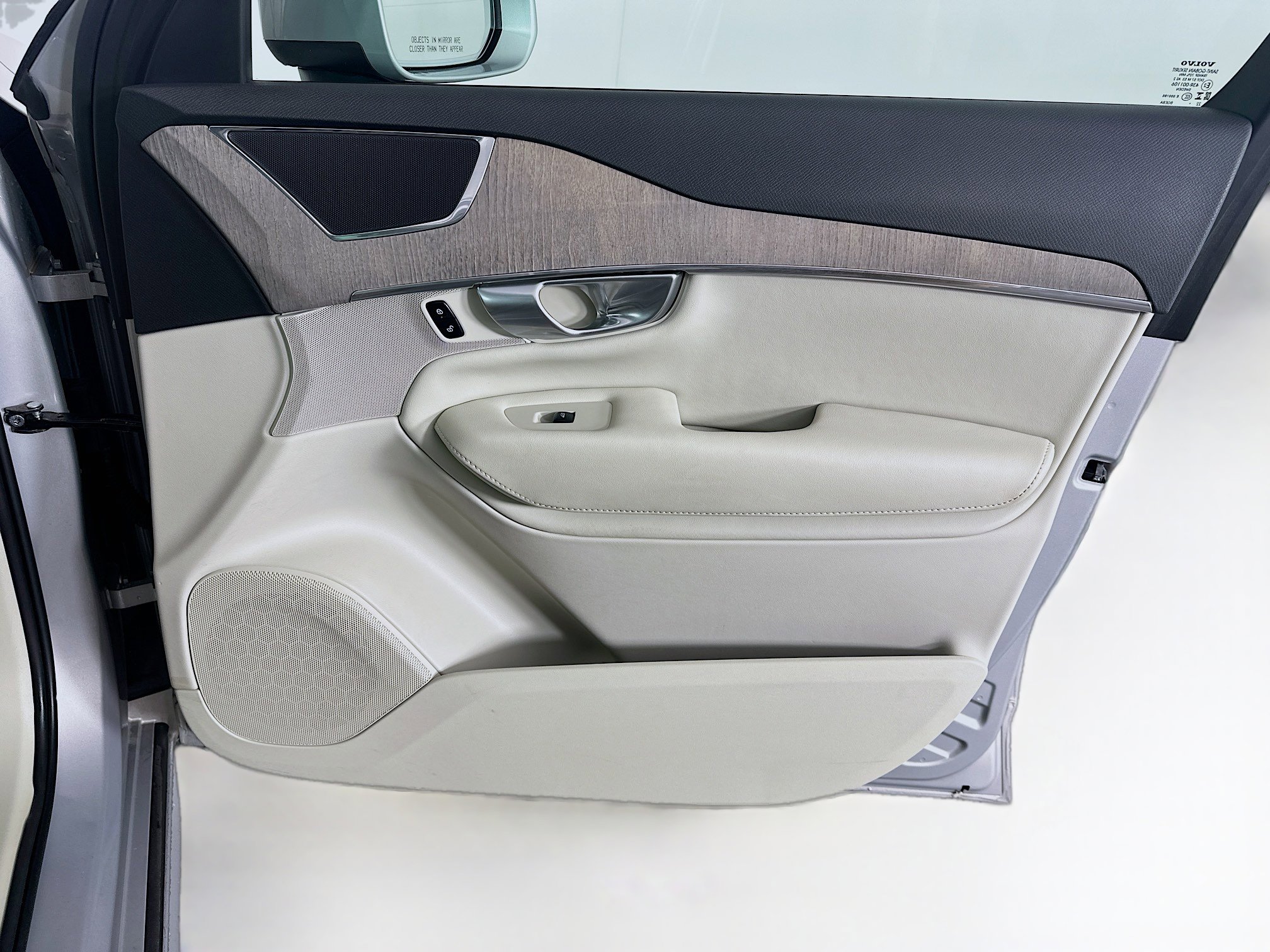 Used 2023 Volvo XC90 B6 Plus image 35