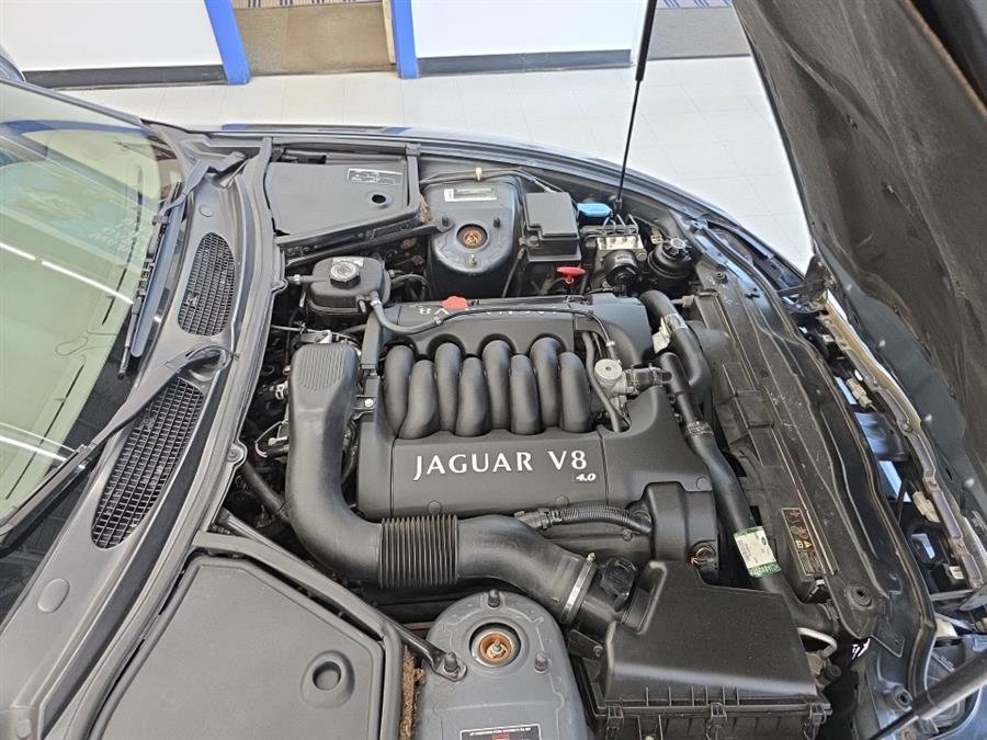 Used 2000 Jaguar XK8 Convertible image 31