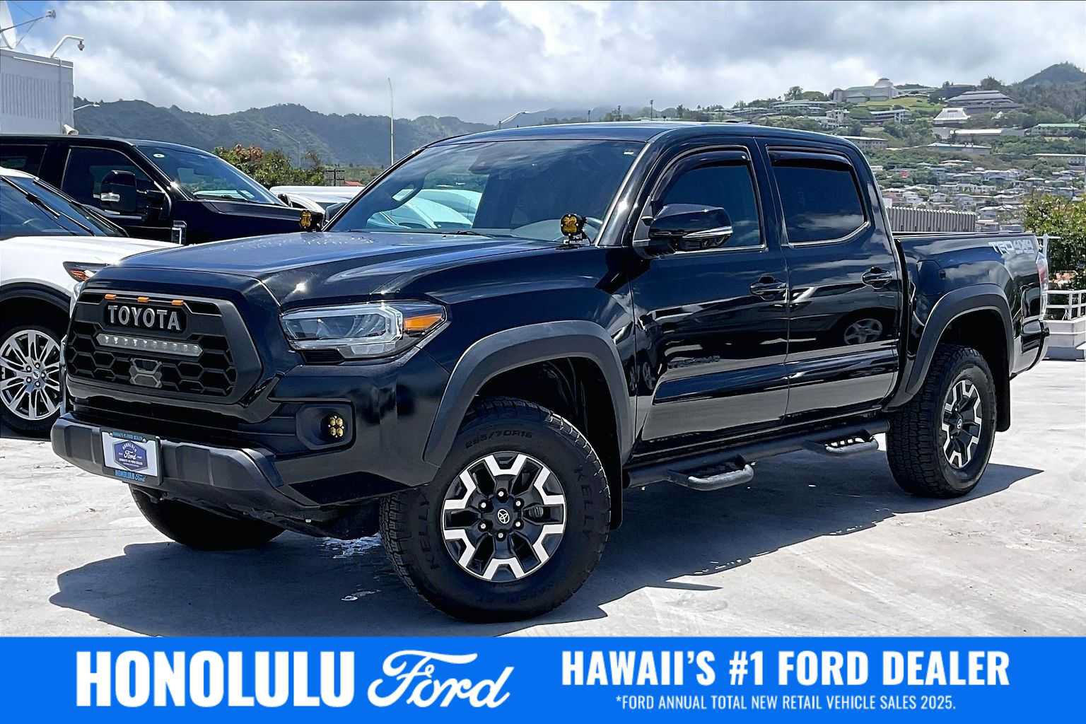 Used 2023 Toyota Tacoma TRD Off-Road AWD/4WD image 1