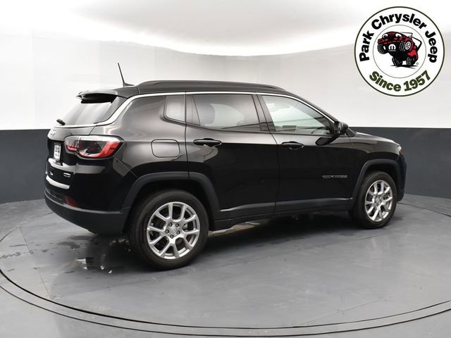 Used 2024 Jeep Compass Latitude w/ Sun and Sound Group image 6