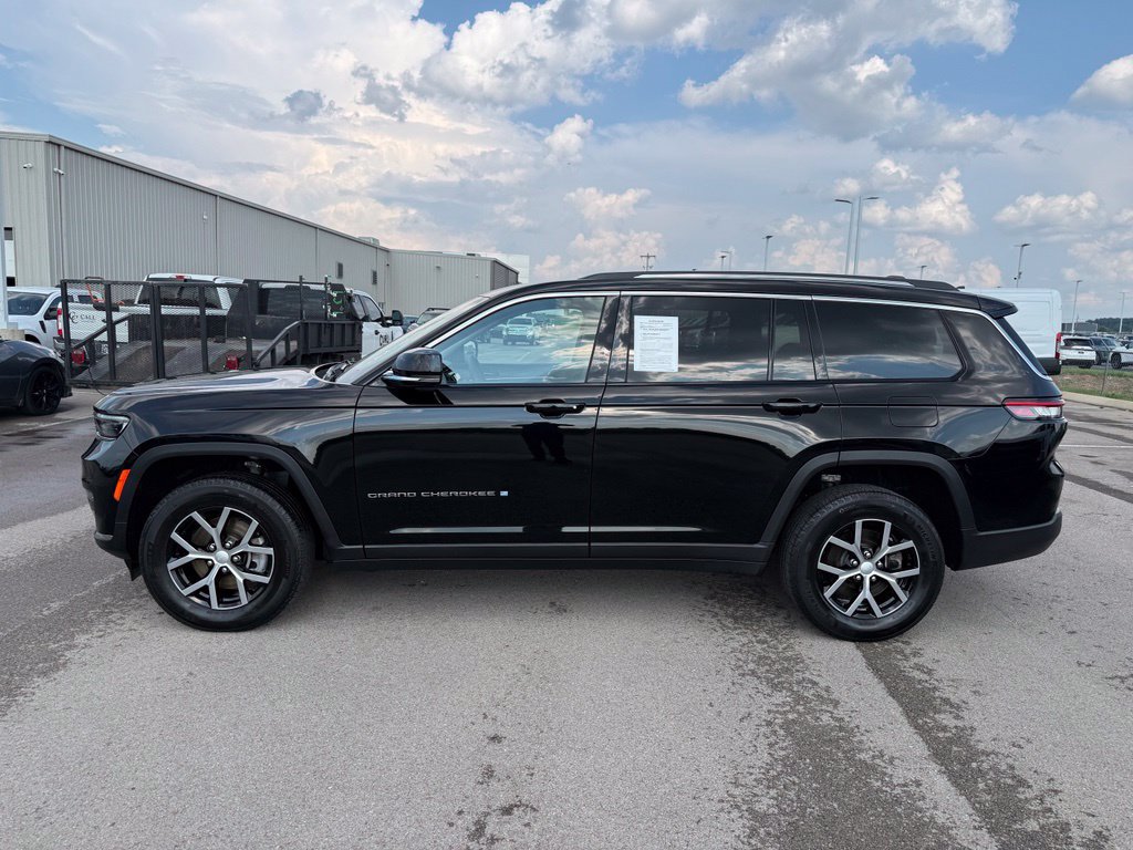 Used 2023 Jeep Grand Cherokee L Limited AWD/4WD image 39
