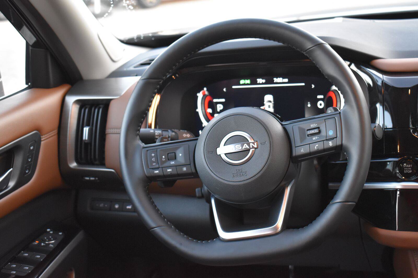 Used 2025 Nissan Pathfinder Platinum w/ Black Appearance Package FWD image 38
