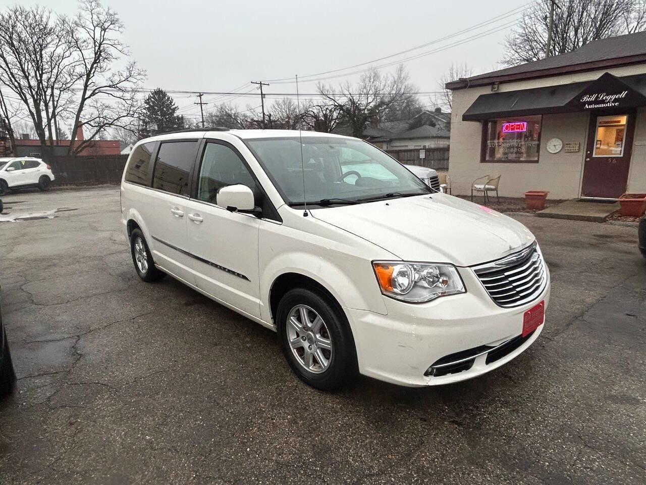 Used 2012 Chrysler Town & Country Touring w/ Entertainment Group #1 image 12