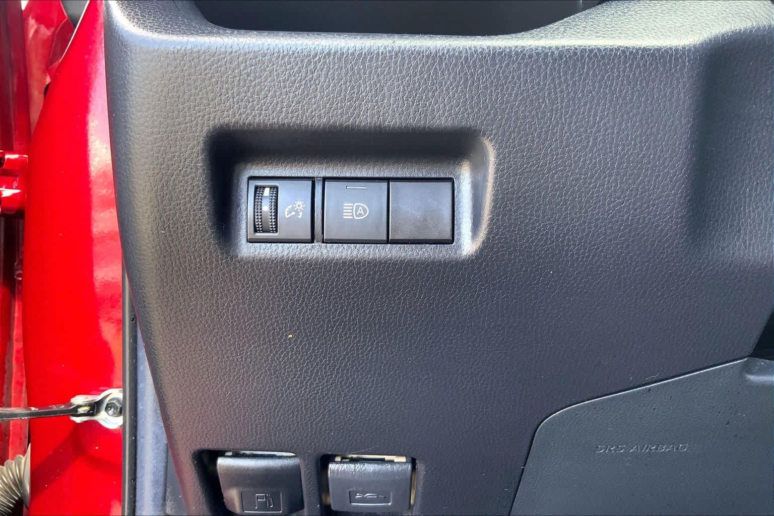 Used 2021 Toyota RAV4 LE FWD image 33