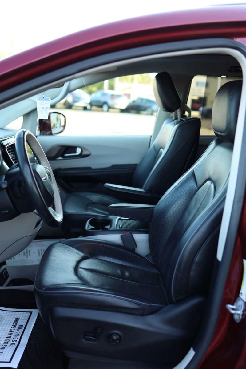 Used 2019 Chrysler Pacifica Limited FWD image 13