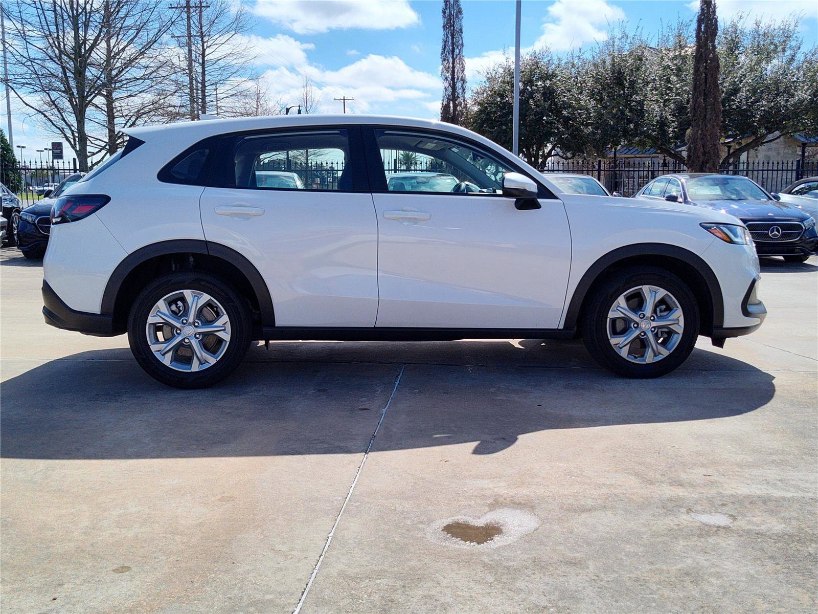 Used 2025 Honda HR-V LX image 8