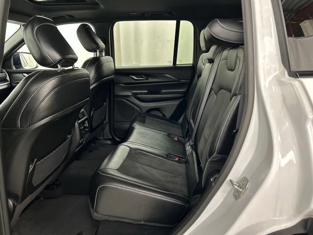 Used 2024 Jeep Grand Cherokee Altitude AWD/4WD image 26