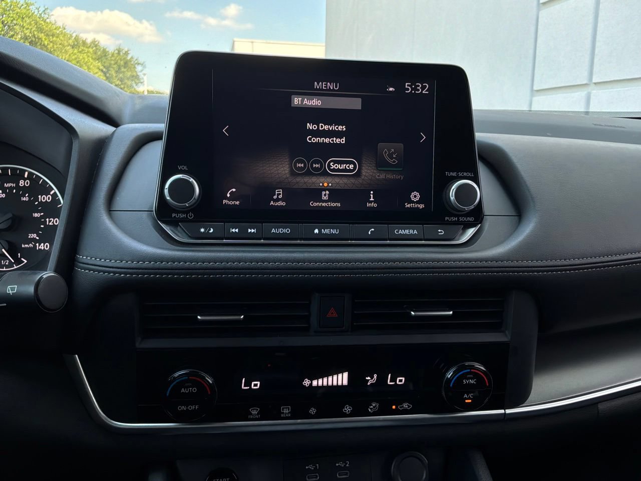 Used 2025 Nissan Rogue SV FWD image 27