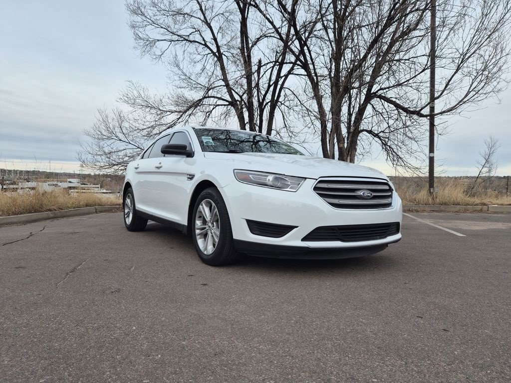 Used 2019 Ford Taurus SE image 1