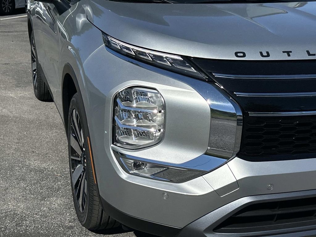 New 2025 Mitsubishi Outlander SE image 9