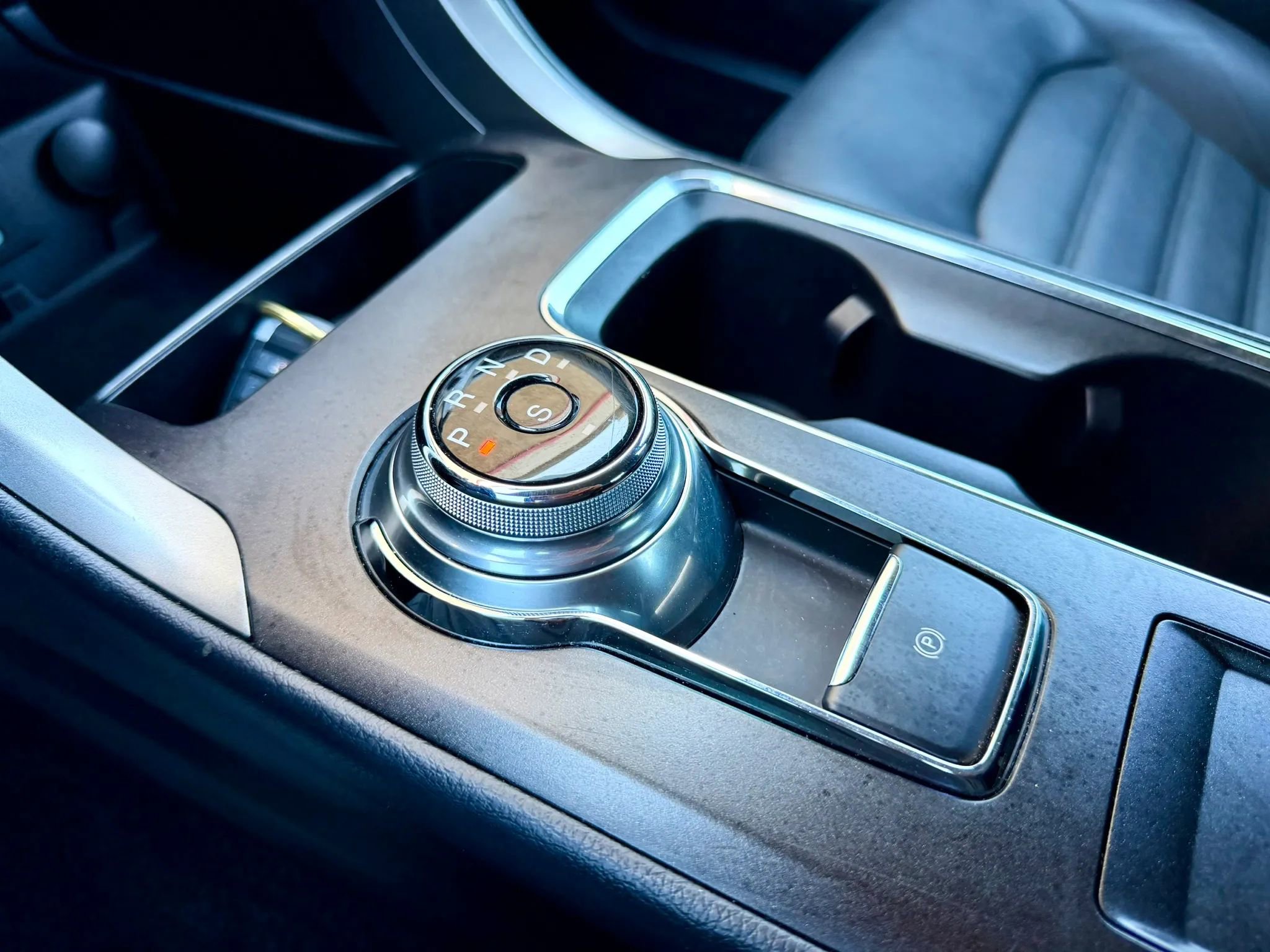 Used 2017 Ford Fusion SE w/ Fusion SE Technology Package image 19