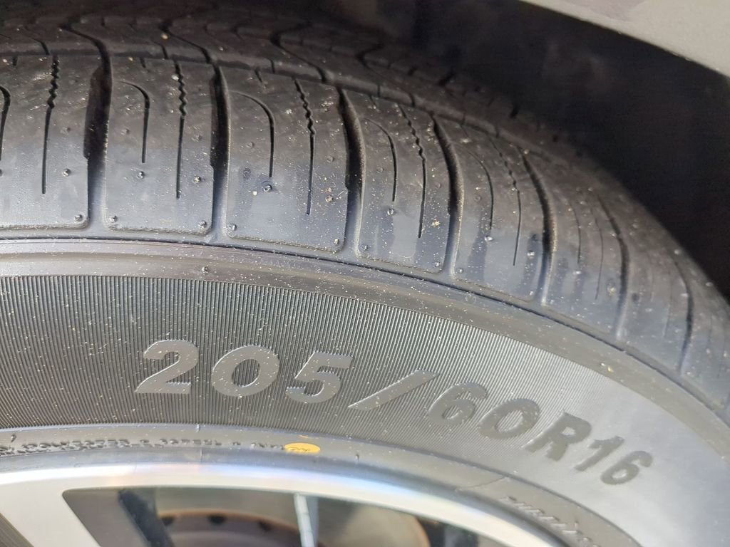Used 2024 Nissan Sentra SV FWD image 12
