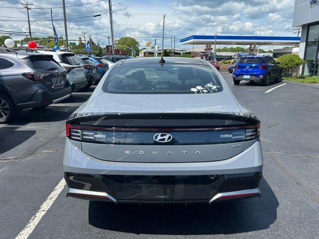 Used 2025 Hyundai Sonata Limited FWD image 5