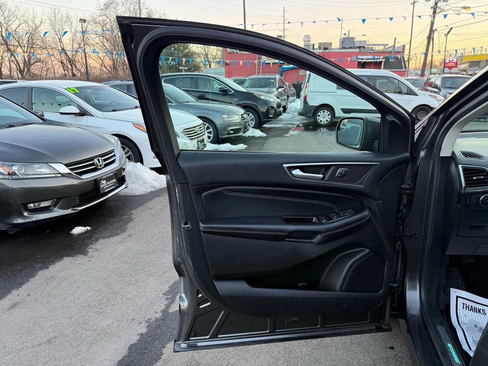 Used 2015 Ford Edge Titanium image 16