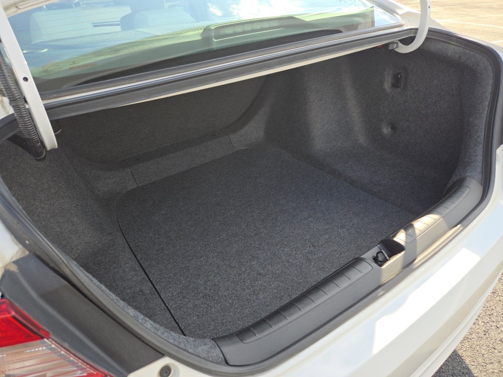 Certified 2018 Honda Accord LX image 19