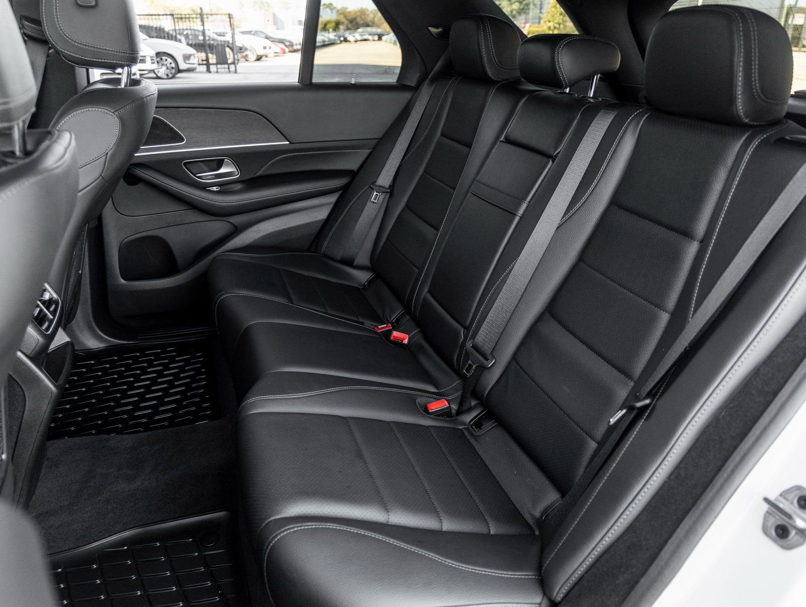 Used 2024 Mercedes-Benz GLE 450 4MATIC w/ AMG Line Exterior image 34