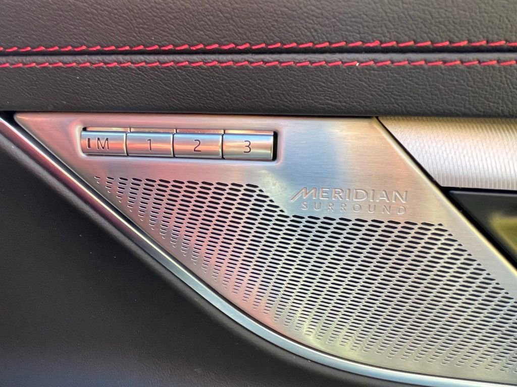 Used 2022 Jaguar XF R-Dynamic SE image 16