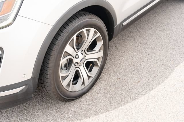Used 2019 Ford Explorer Platinum AWD/4WD image 12