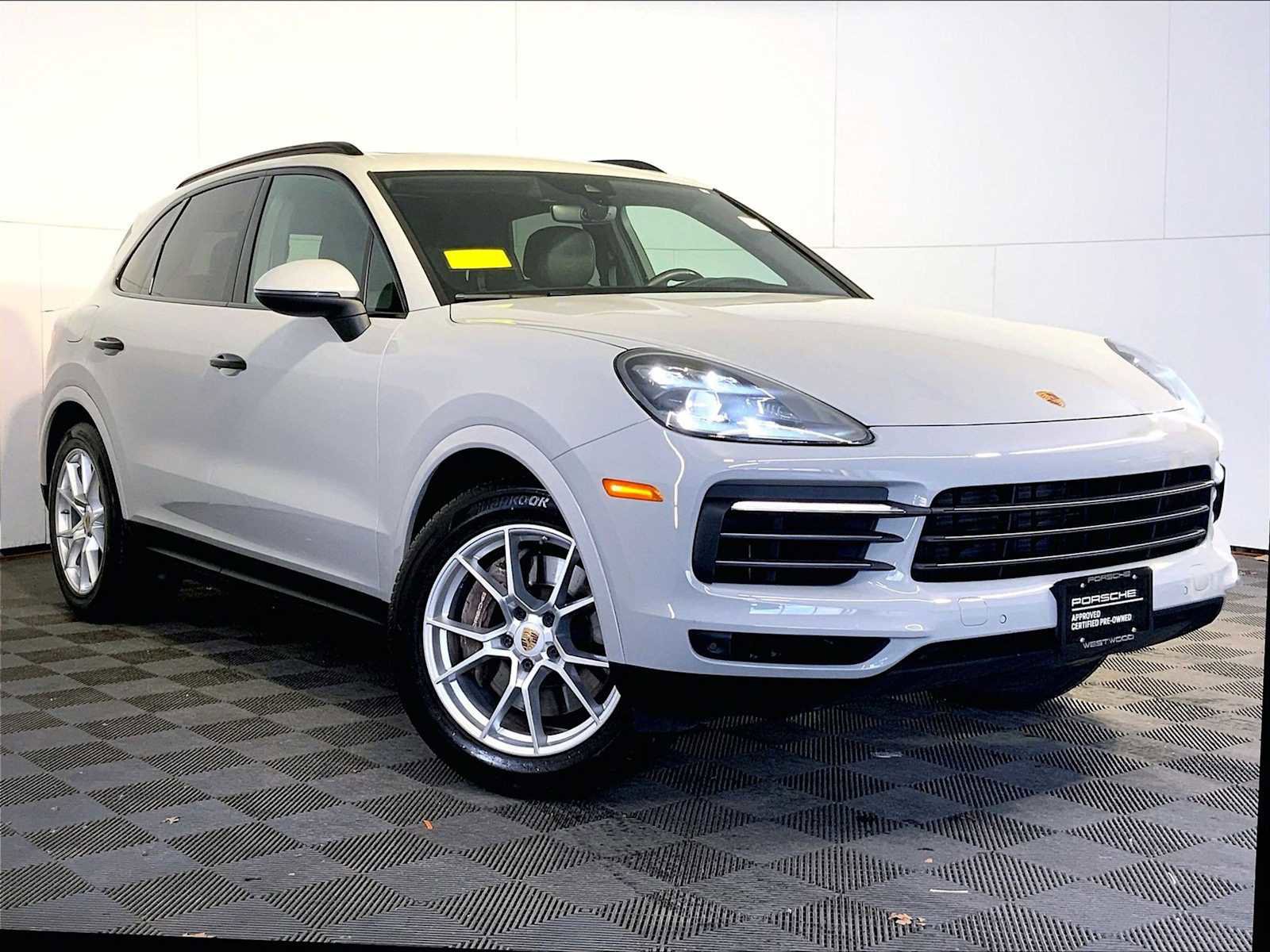Certified 2022 Porsche Cayenne Platinum Edition image 17