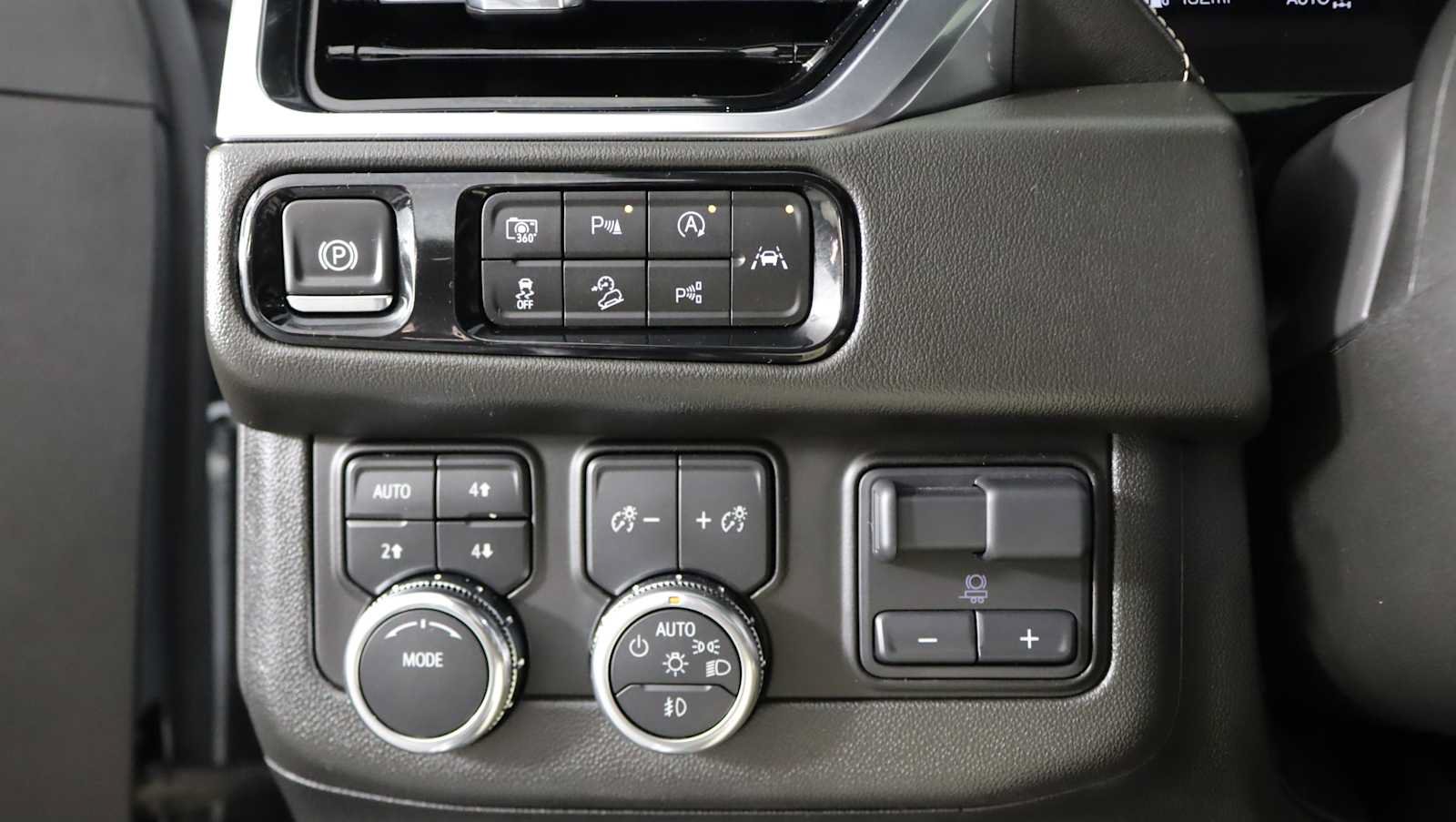 Used 2025 GMC Yukon Elevation w/ Elevation Premium Package AWD/4WD image 22