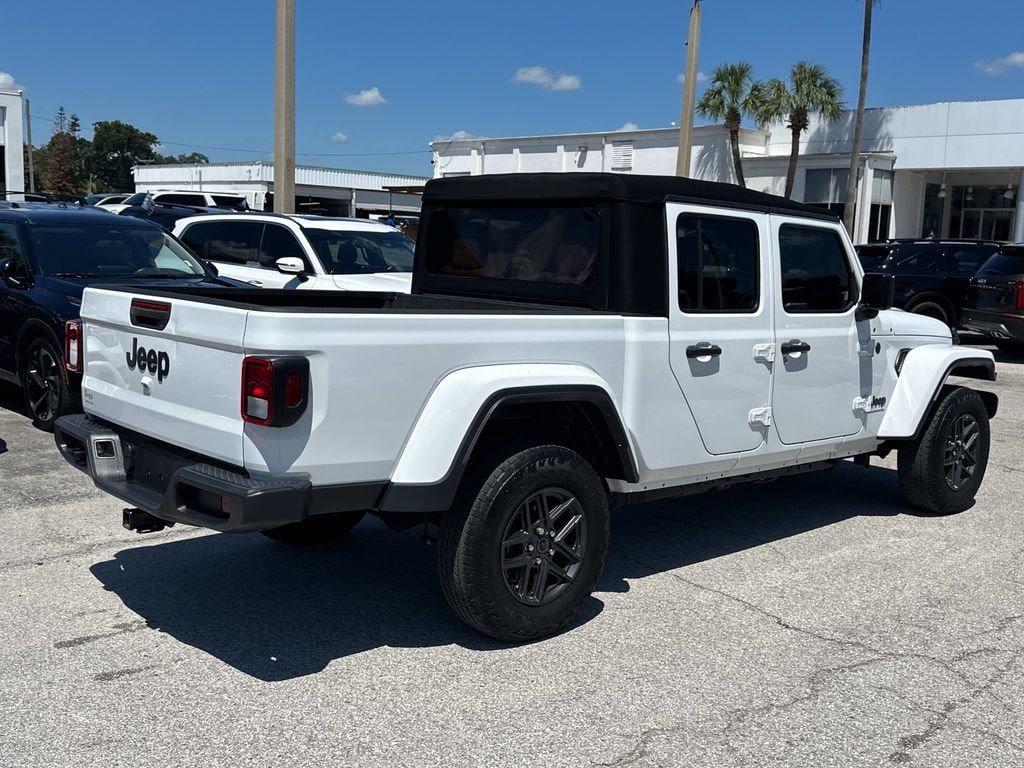 Used 2024 Jeep Gladiator Sport AWD/4WD image 5
