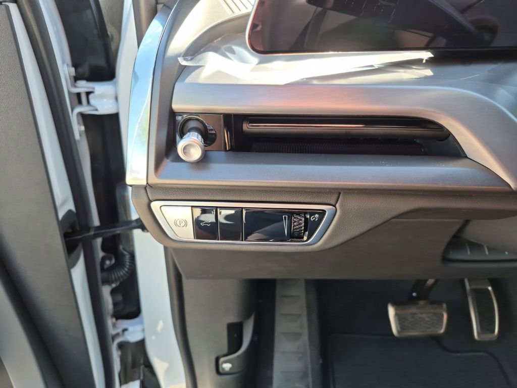 New 2026 Cadillac Vistiq Luxury AWD/4WD image 34