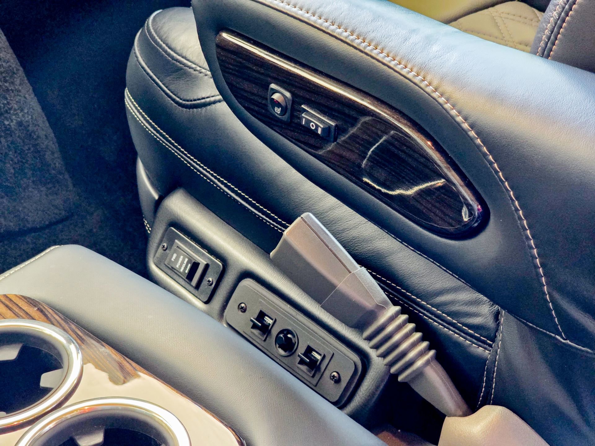 Used 2025 GMC Savana 2500 w/ Driver Convenience Package image 47