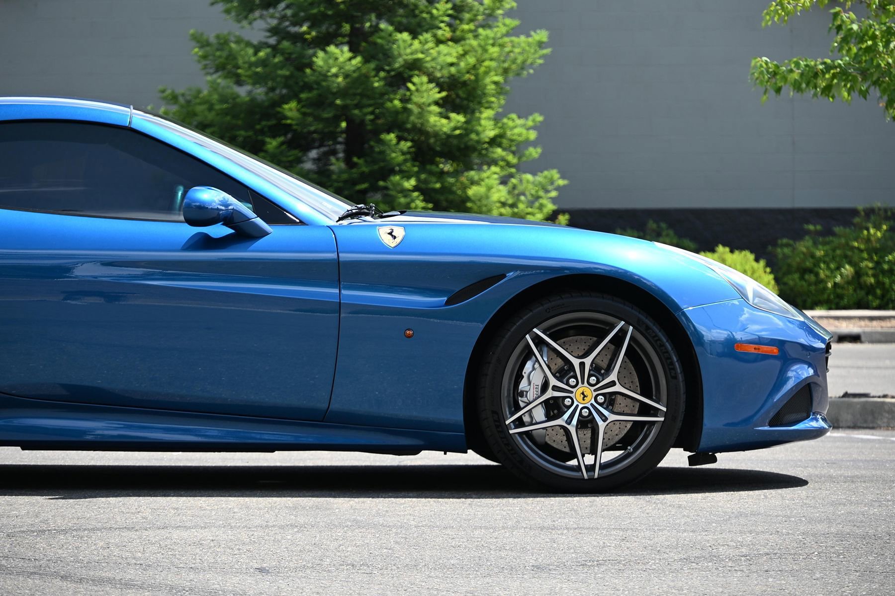 Used 2015 Ferrari California T RWD image 6