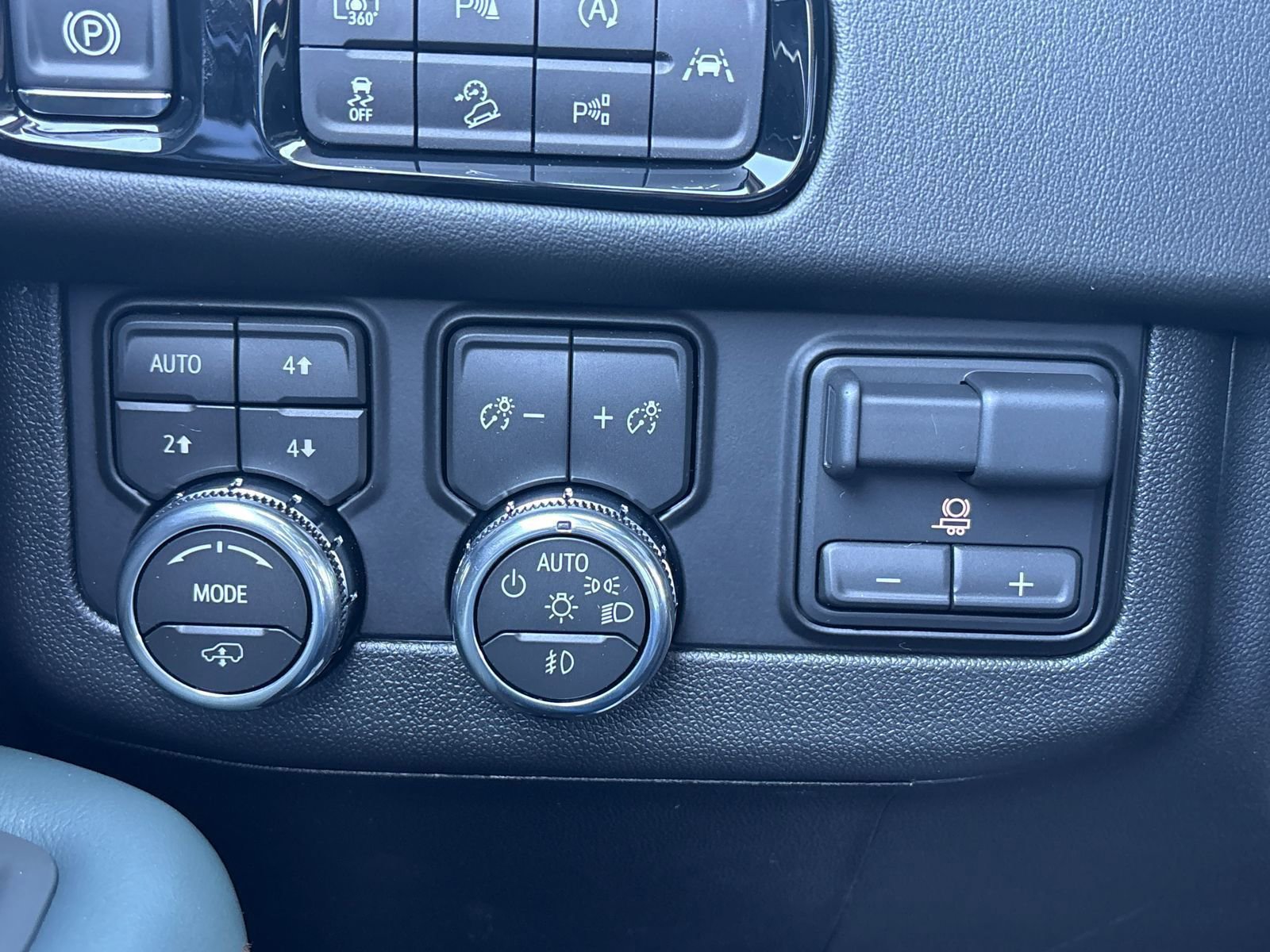 New 2026 GMC Yukon AT4 image 18