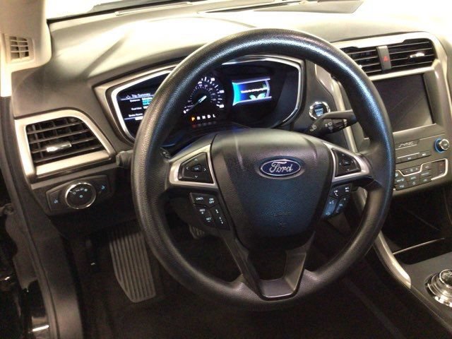 Used 2020 Ford Fusion SE FWD image 21