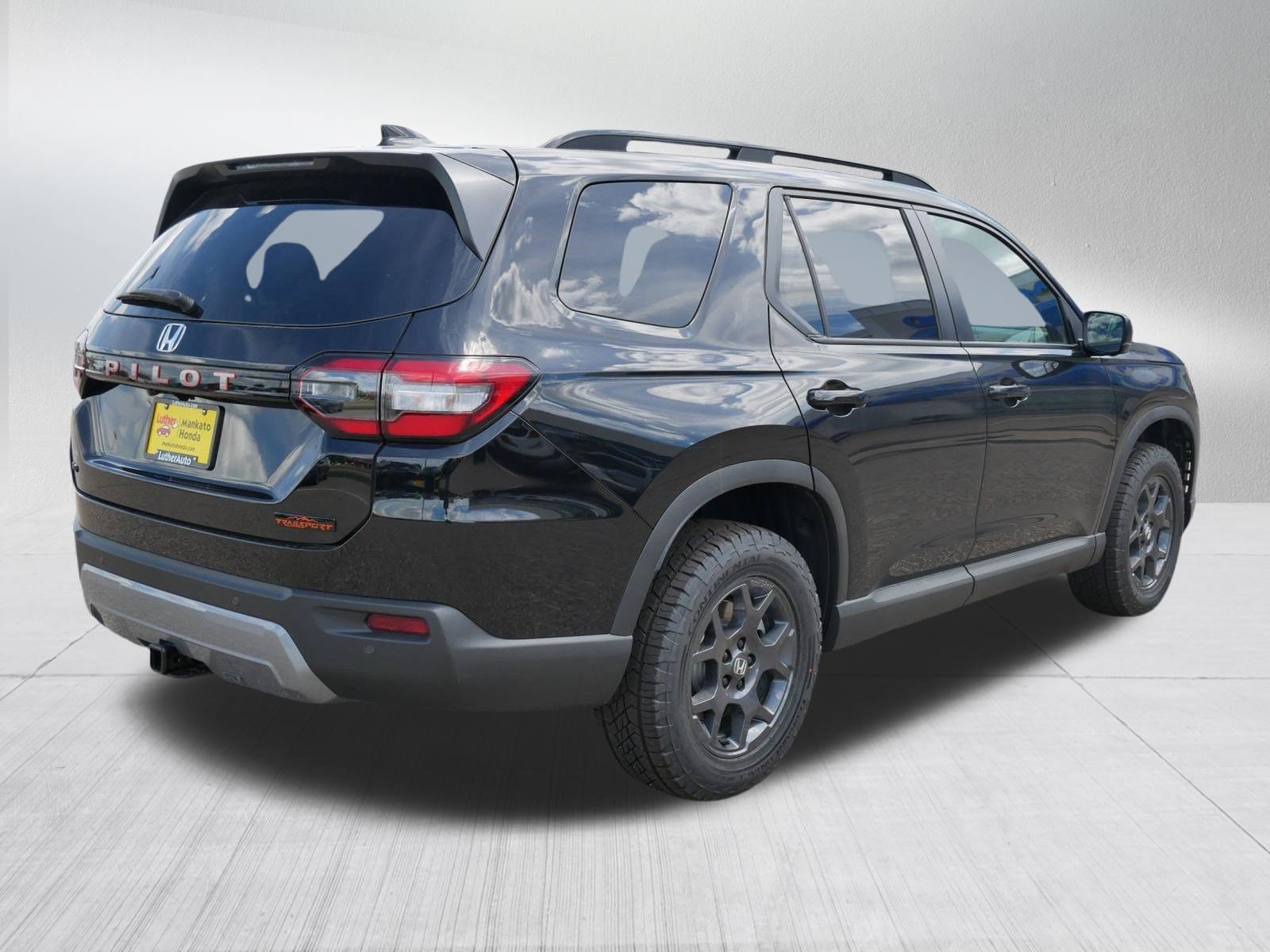 New 2026 Honda Pilot TrailSport image 4