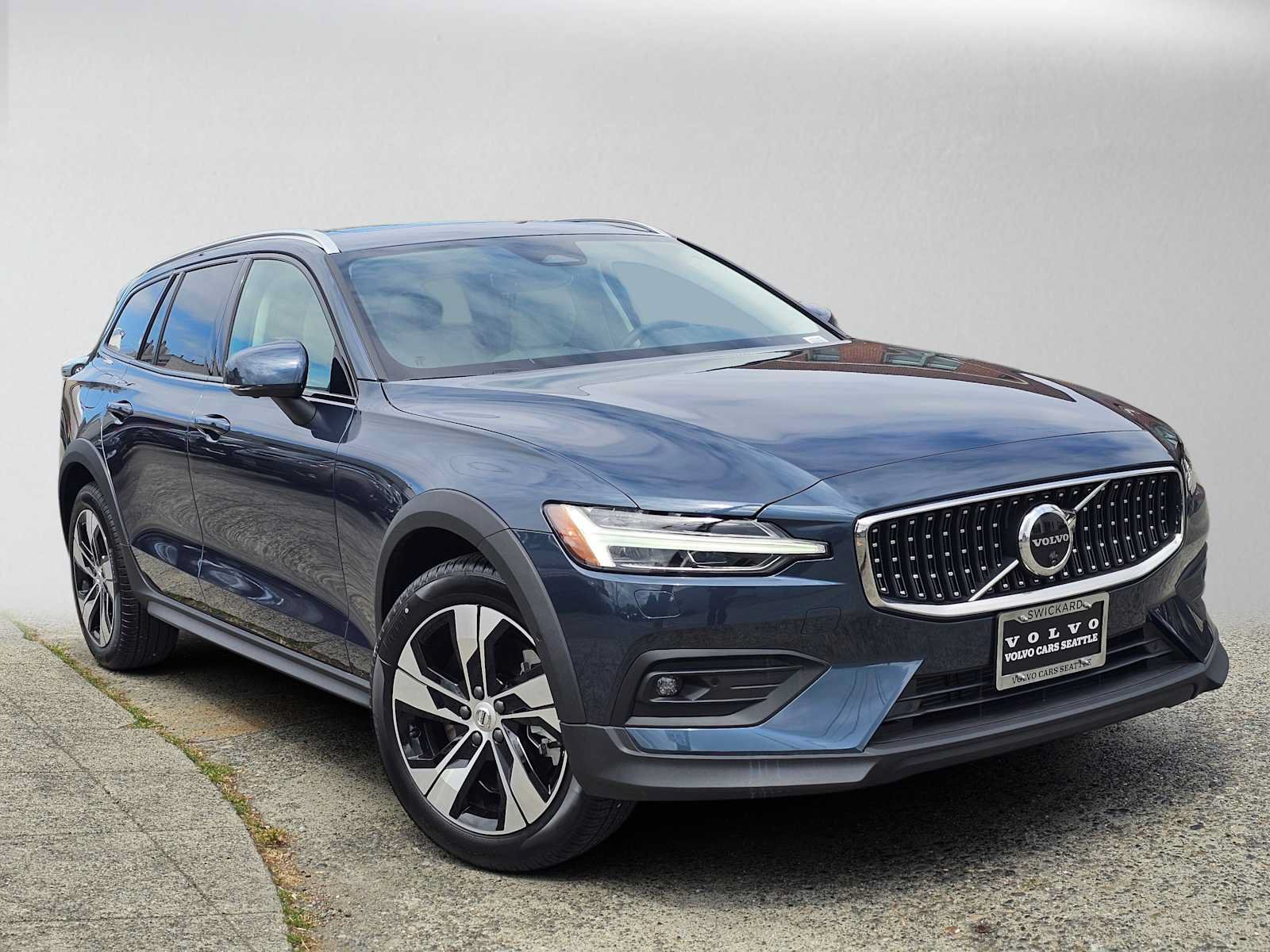 New 2026 Volvo V60 B5 Cross Country Plus w/ Climate Package AWD/4WD image 1