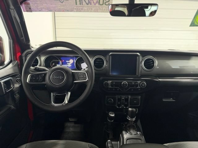 Used 2023 Jeep Wrangler Unlimited Sahara w/ LED Lighting Group AWD/4WD image 30
