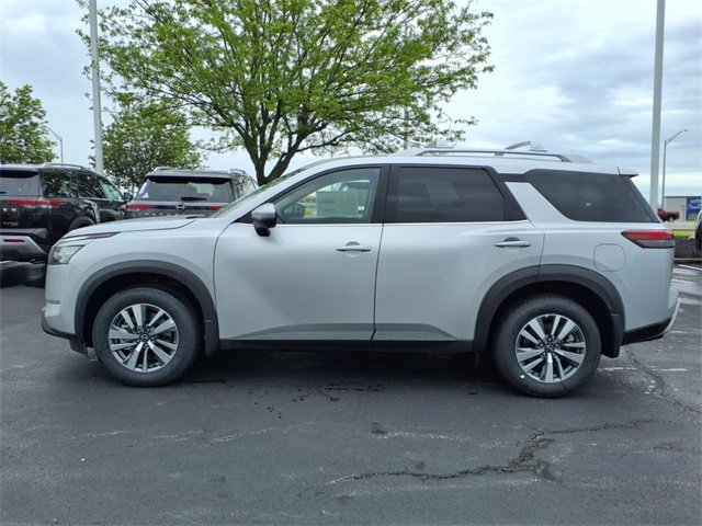 New 2025 Nissan Pathfinder SL image 3