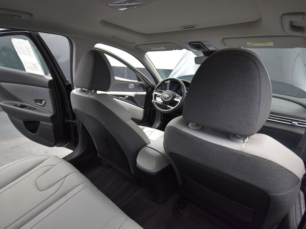 Used 2022 Hyundai Elantra Limited image 20