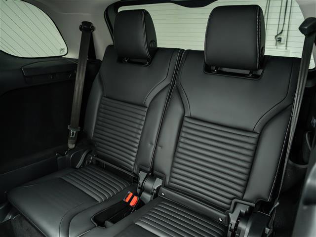 New 2024 Land Rover Discovery S AWD/4WD image 16