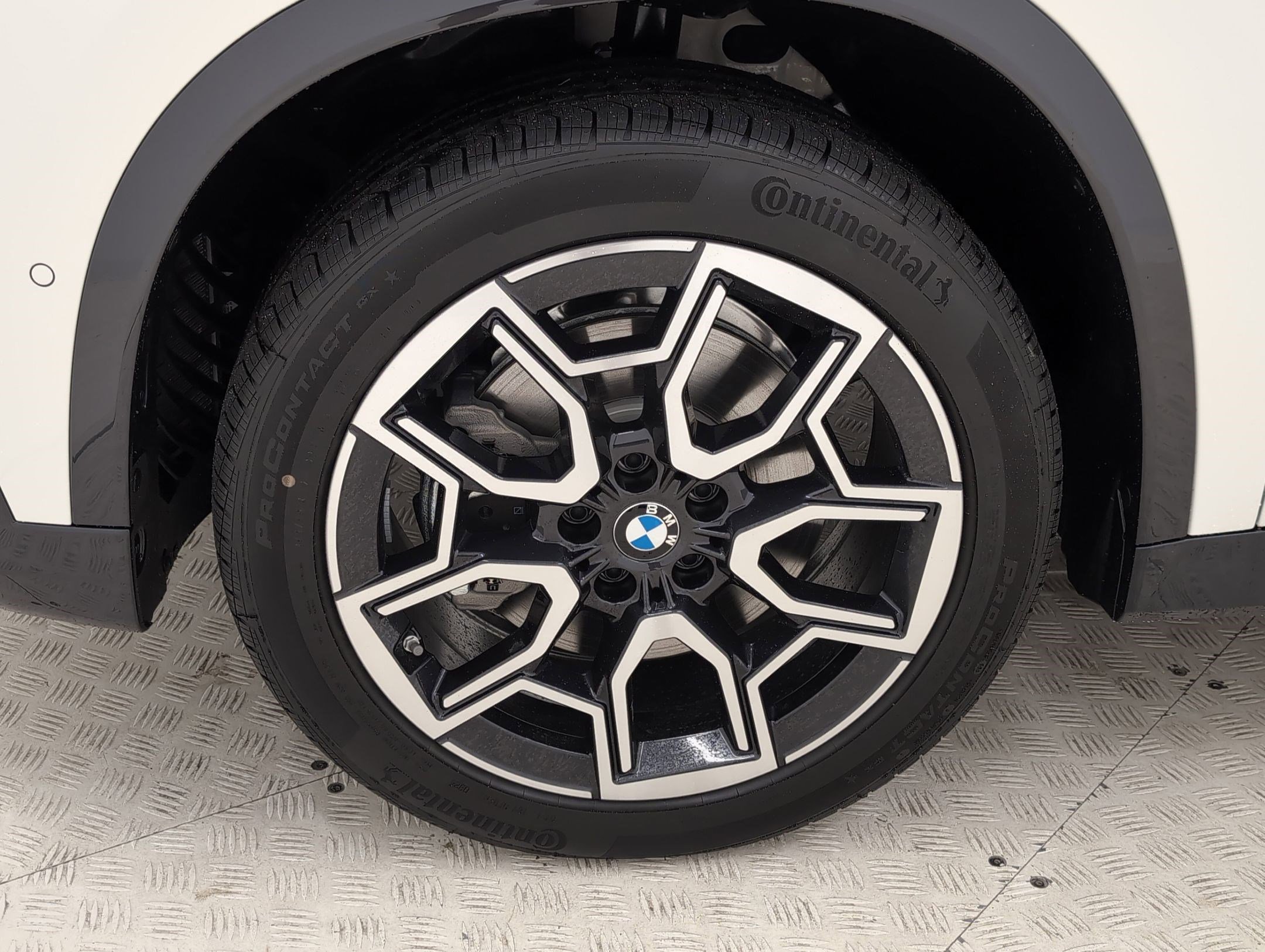 Used 2025 BMW X1 xDrive28i w/ Technology Package AWD/4WD image 11