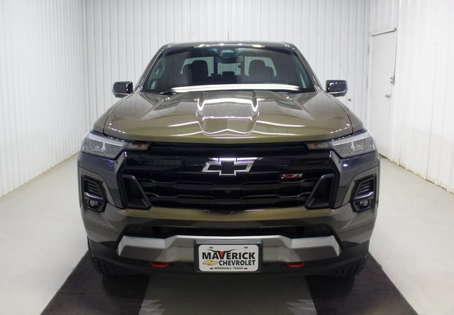 Used 2024 Chevrolet Colorado Z71 w/ LPO, Dark Essentials Package image 2