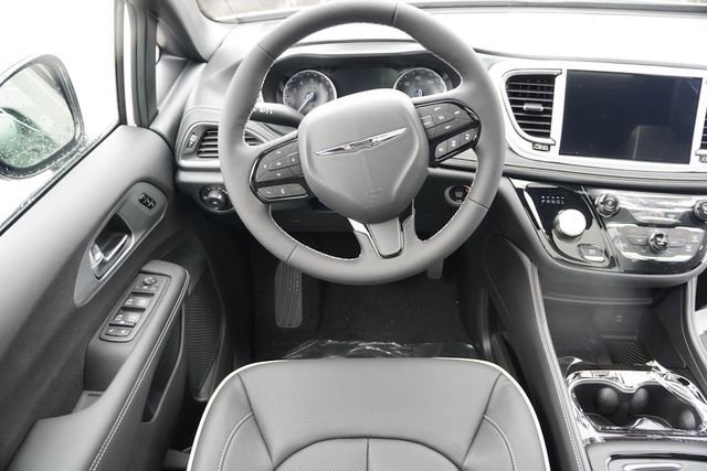 New 2026 Chrysler Pacifica Limited w/ S Appearance Package image 14