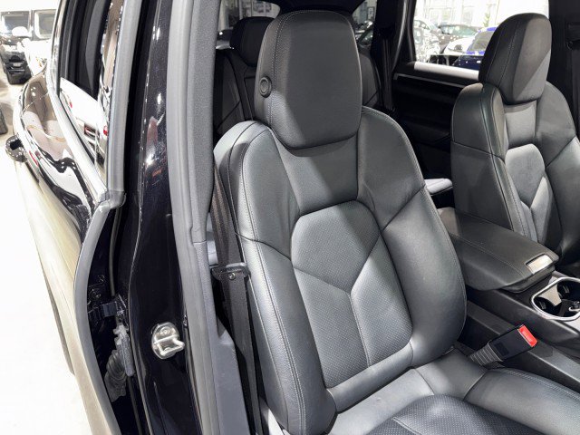 Used 2015 Porsche Cayenne S image 65