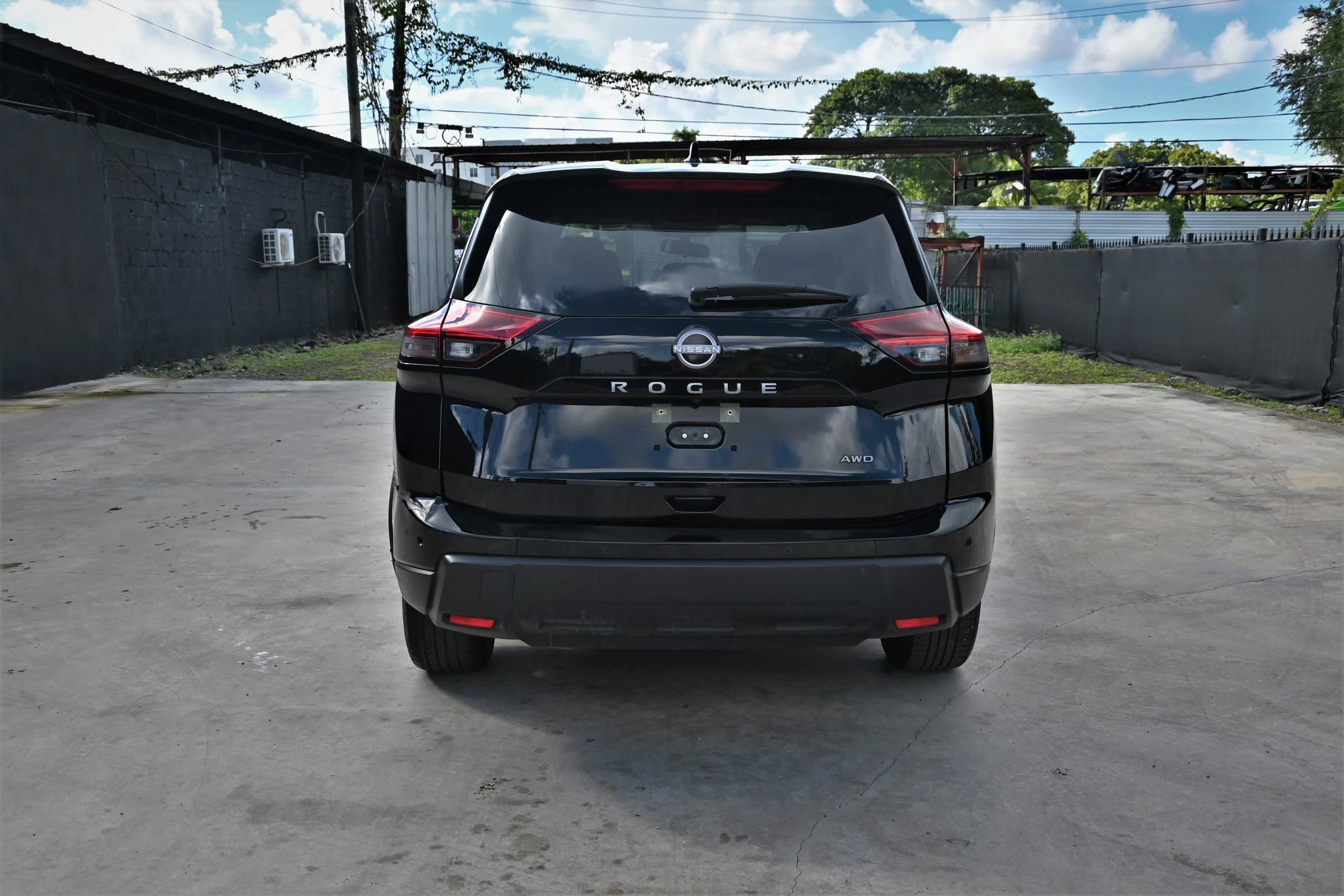 Used 2025 Nissan Rogue SV image 4